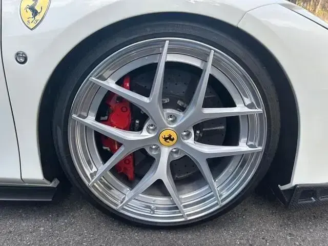 Gebraucht Ferrari F8 719 PS (528 kW) 2022 Weiß Cabrio