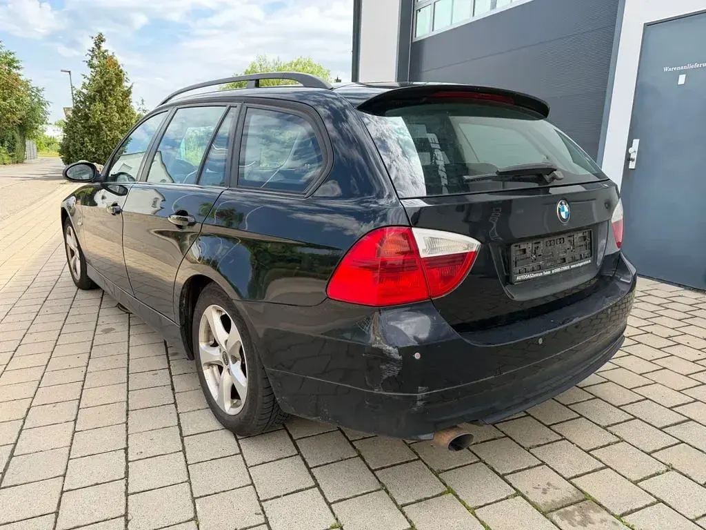 Gebraucht BMW 320 163 PS (119 kW) 2007 Schwarz Limousine
