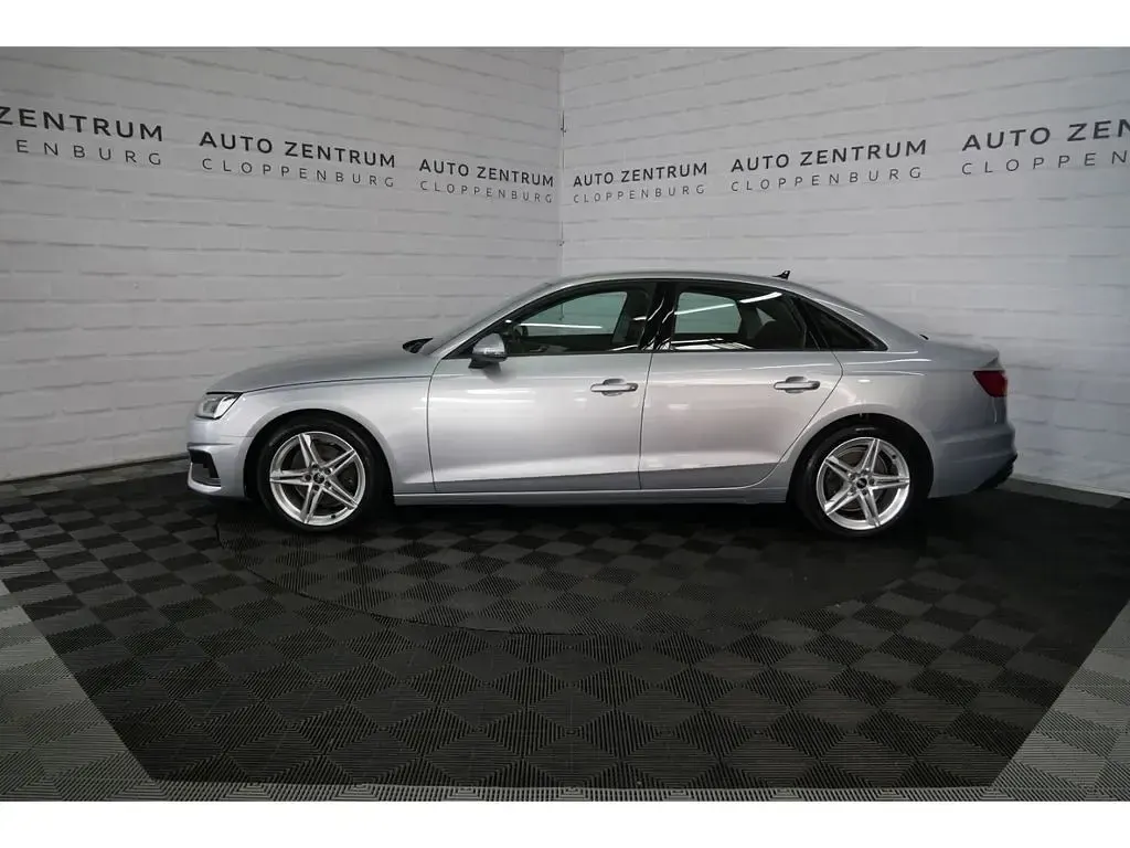 Gebraucht Audi A4 Basis 163 PS (119 kW) 2023 Silber Limousine