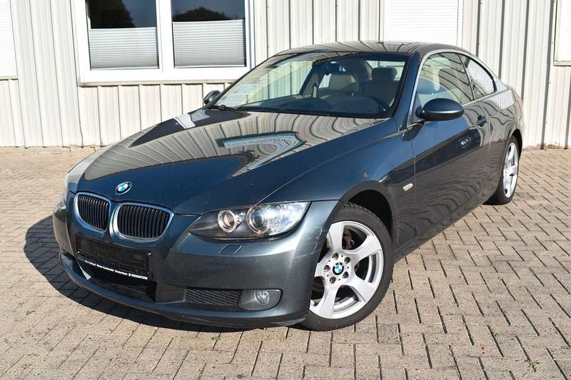 Grün Gebraucht 2009 BMW 320 Sport Line Coupé | 6.700 € (Guter Preis) - Bild 1/4