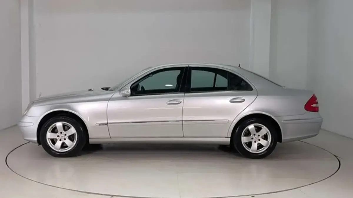 Gebraucht Mercedes E320 Elegance 224 PS (164 kW) 2004 Brillantsilber metallic Limousine