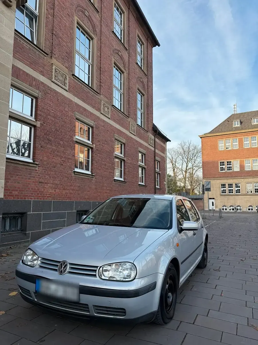 Gebraucht VW Golf 102 PS (75 kW) 1998 Silber Coupé