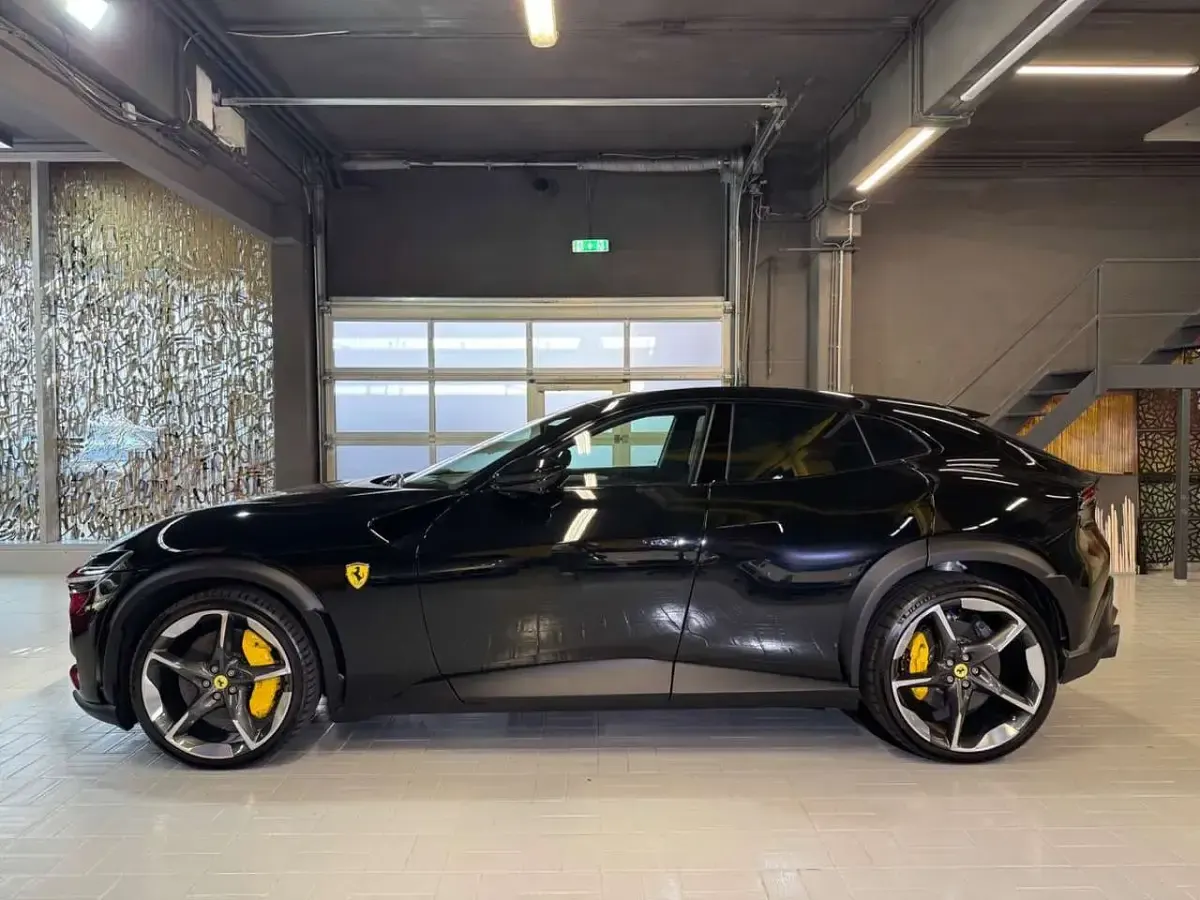 Neu Ferrari Purosangue 725 PS (533 kW) 2026 Nero SUV