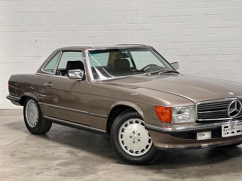 Gebraucht Mercedes 560 231 PS (169 kW) 1987 Braun Cabrio