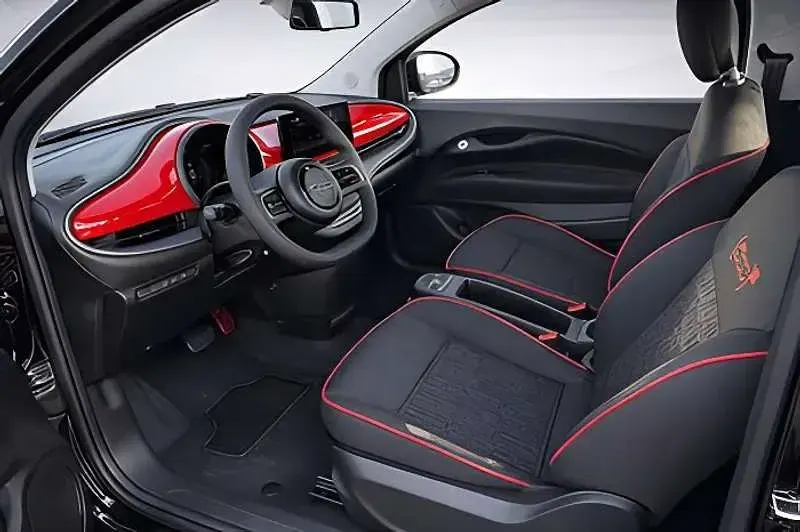 Neu Fiat 500e Red 86 kW (118 PS) 2025 Schwarz Cabrio