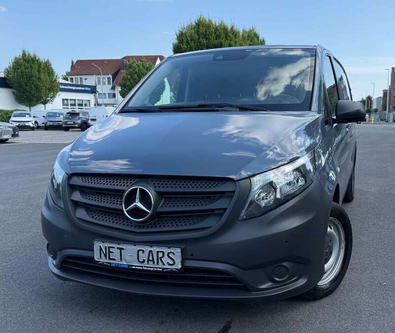 Grau Gebraucht 2020 Mercedes Vito Van / Kleinbus | 20.950 € (Fairer Preis) - Bild 1/3