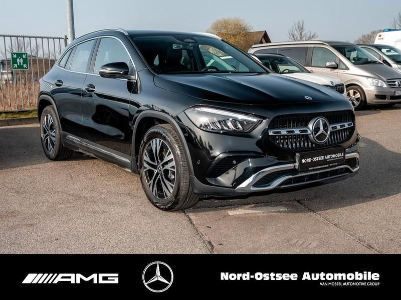 Gebraucht Mercedes GLA200 Progressive 150 PS (110 kW) 2025 Metalliclack kosmosschwarz SUV