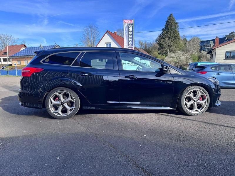 Gebraucht Ford Focus ST 250 PS (183 kW) 2018 Iridiumschwarz metallic Kombi