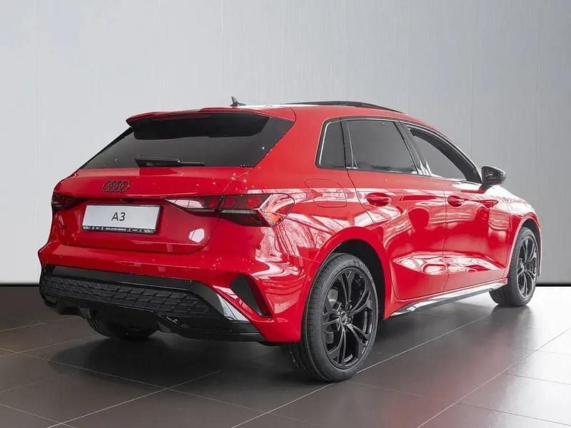 Gebraucht Audi A3 S-Line 150 PS (110 kW) 2026 Rot Limousine
