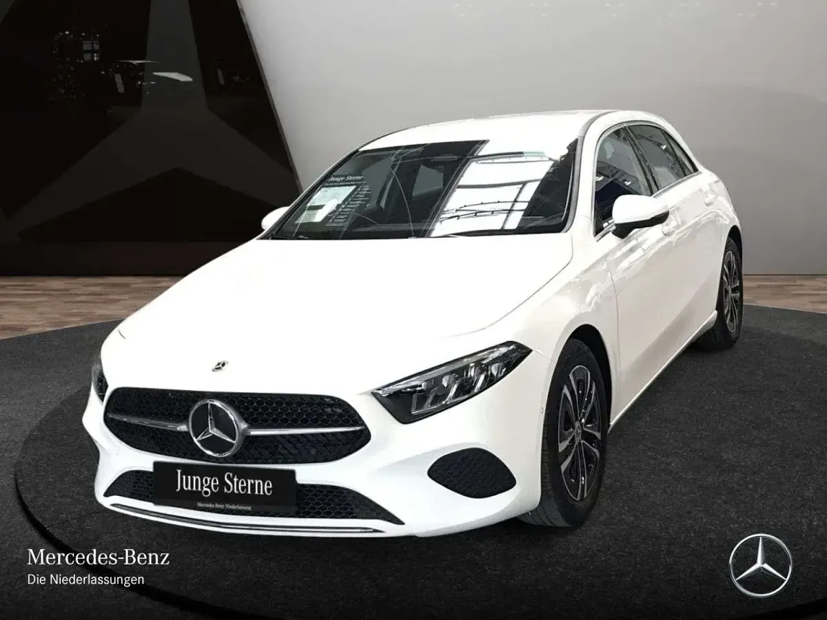 Gebraucht Mercedes A200 Advanced 163 PS (119 kW) 2025 Weiß Limousine
