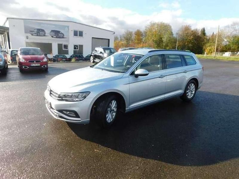 Gebraucht VW Passat 150 PS (110 kW) 2022 Silber Kombi