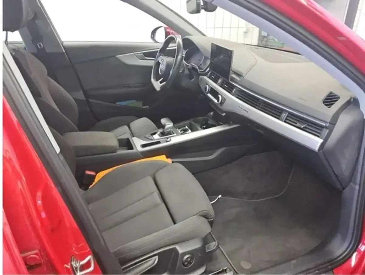 Używany Audi A4 Advanced Plus 231 KM (169 kW) 2019 Czerwony Kombi