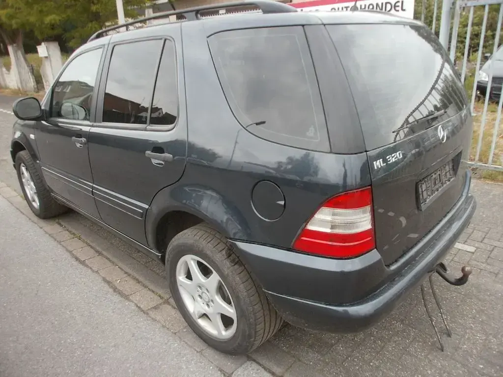 Gebraucht Mercedes ML320 218 PS (160 kW) 2000 Grau SUV