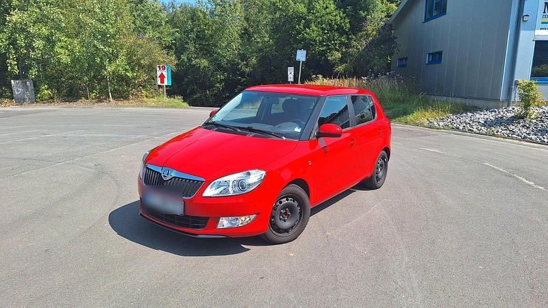 Rot Gebraucht 2014 Skoda Fabia Kleinwagen | 7.499 € (Guter Preis) - Bild 1/4