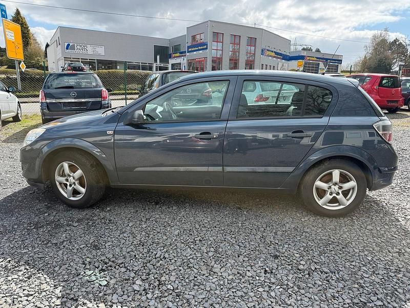 Gebraucht Opel Astra 115 PS (84 kW) 2009 Blau Limousine