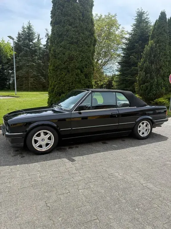 Gebraucht BMW 320 Cabriolet Basis 129 PS (94 kW) 1987 Schwarz Cabrio