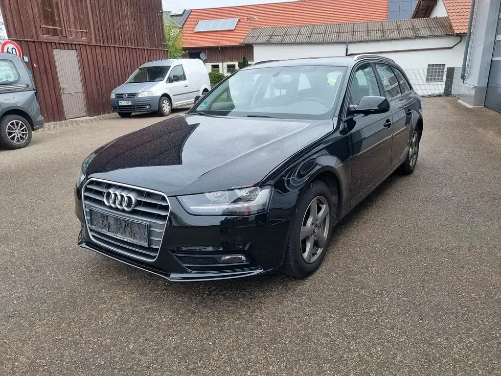 Używany Audi A4 Attraction 150 KM (110 kW) 2015 Czarny Kombi