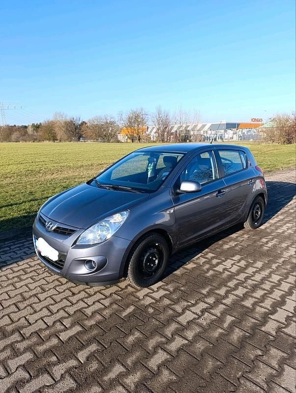 Grau Gebraucht 2009 Hyundai i20 Comfort Kleinwagen | 3.200 € (Guter Preis) - Bild 1/4