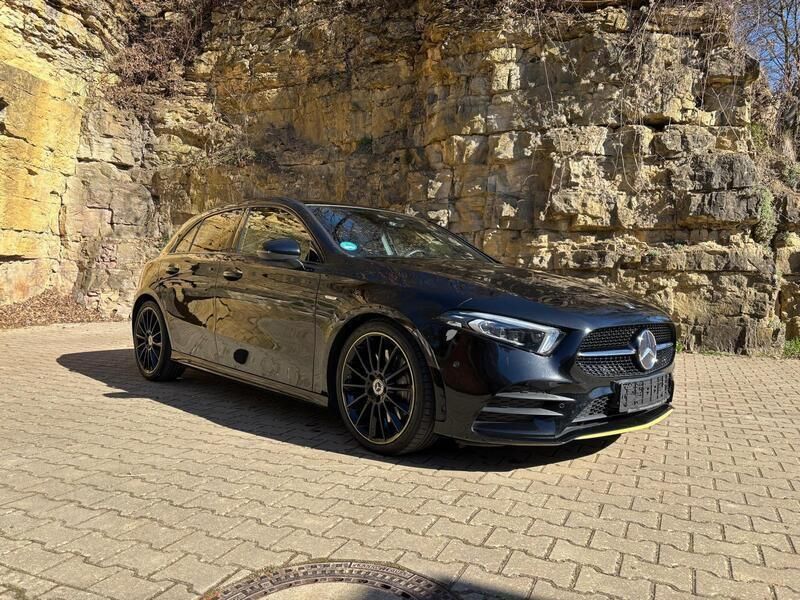 Schwarz Gebraucht 2019 Mercedes A250 Edition 1 Kleinwagen | 23.800 € (Fairer Preis) - Bild 1/4