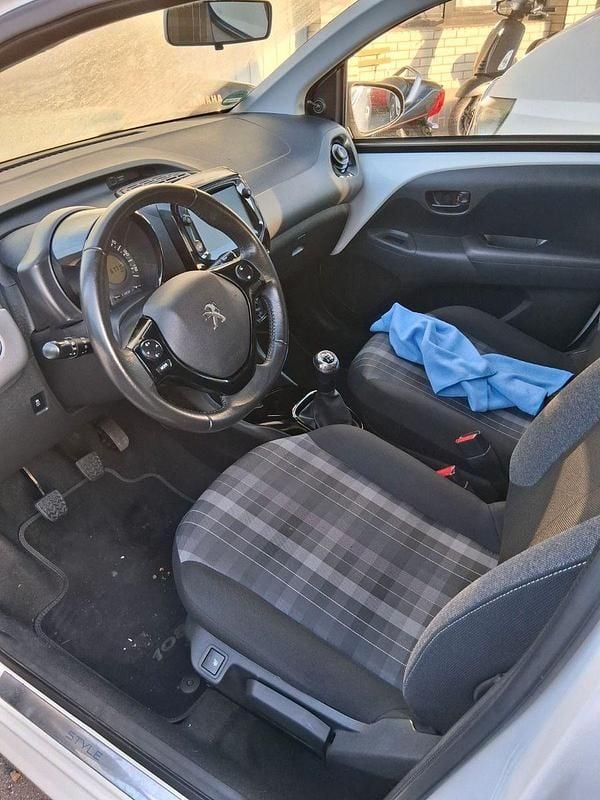 Gebraucht Peugeot 108 Style 72 PS (52 kW) 2019 Weiß Kleinwagen