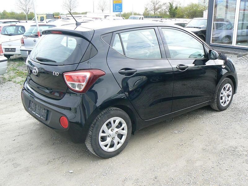 Gebraucht Hyundai i10 Classic 67 PS (49 kW) 2017 Schwarz Kleinwagen