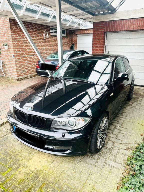 Schwarz Gebraucht 2010 BMW 123 Performance Kleinwagen | 6.899 € (Fairer Preis) - Bild 1/4