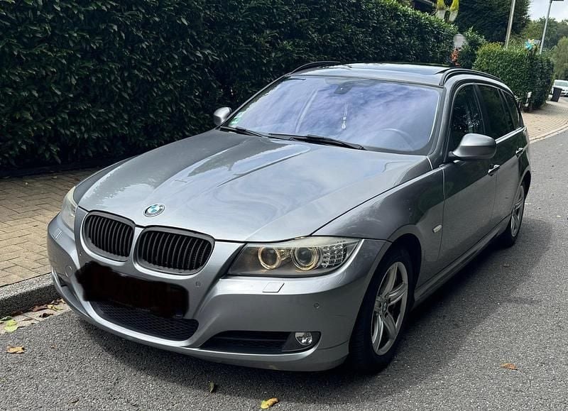 Grau Gebraucht 2012 BMW 320 Kombi | 7.200 € (Guter Preis) - Bild 1/4