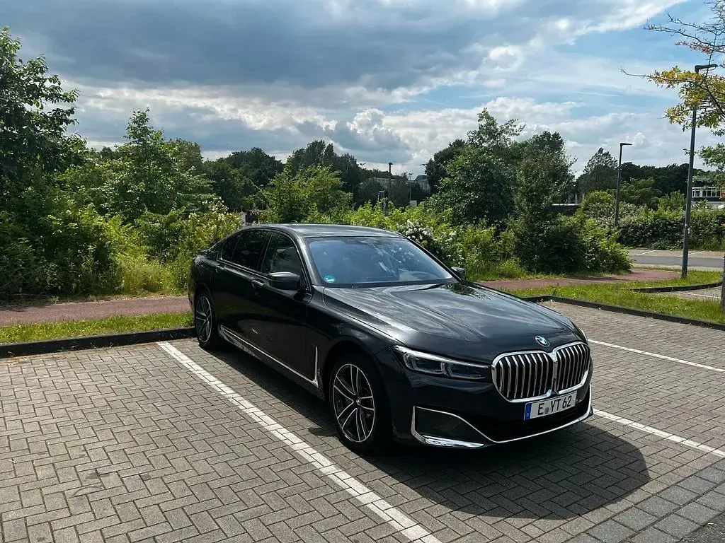 Gebraucht BMW 740 340 PS (250 kW) 2021 Grau Limousine