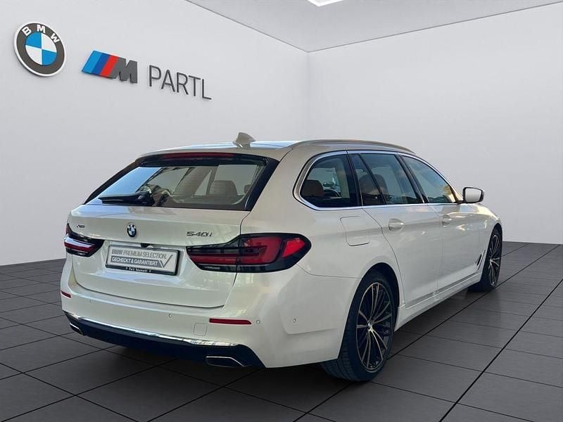 Gebraucht BMW 540 Luxury Line 333 PS (244 kW) 2020 Mineralweiß Kombi