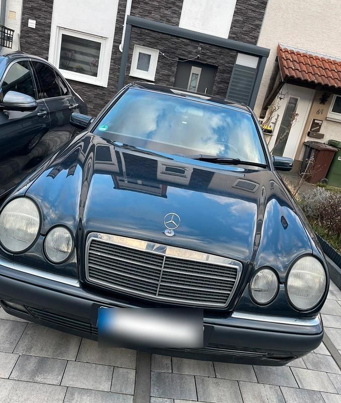 Gebraucht Mercedes E200 Elegance 136 PS (100 kW) 1999 Blau Limousine