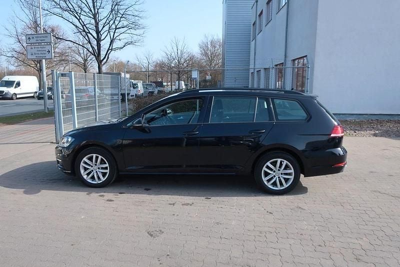 Usado VW Golf VII 116 HP (85 kW) 2019 Preto Sedan