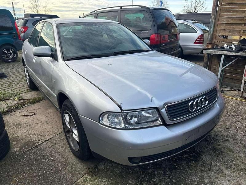 Silber Gebraucht 2000 Audi A4 Limousine | 950 € (Guter Preis) - Bild 1/4