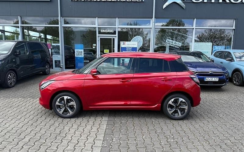 Gebraucht Suzuki Swift Comfort+ 83 PS (61 kW) 2025 Rot Kleinwagen