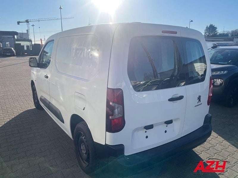 Gebraucht Peugeot Partner Premium 99 PS (72 kW) 2019 Lack weiss banquise/typ aussen Van / Kleinbus