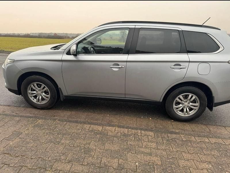 Gebraucht Mitsubishi Outlander Invite 150 PS (110 kW) 2014 Silber SUV