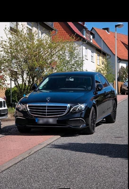Gebraucht Mercedes E220 Exclusive 194 PS (142 kW) 2016 Schwarz Limousine