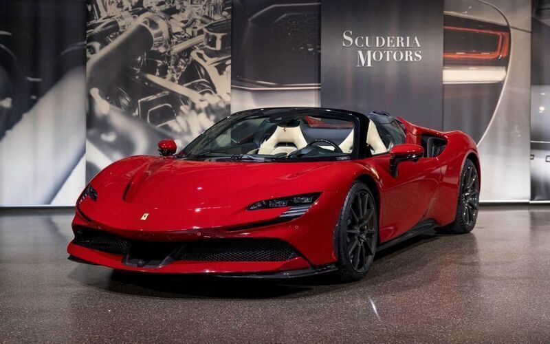 Rot Neu 2024 Ferrari SF90 Cabrio | 617.610 € - Bild 1/4