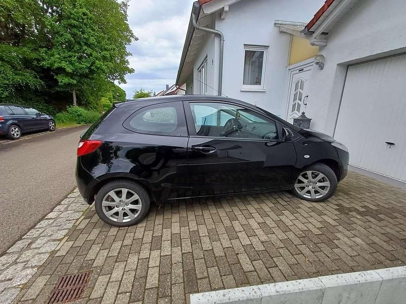 Schwarz Gebraucht 2011 Mazda 2 Active Limousine | 6.500 € (Etwas zu teuer) - Bild 1/4