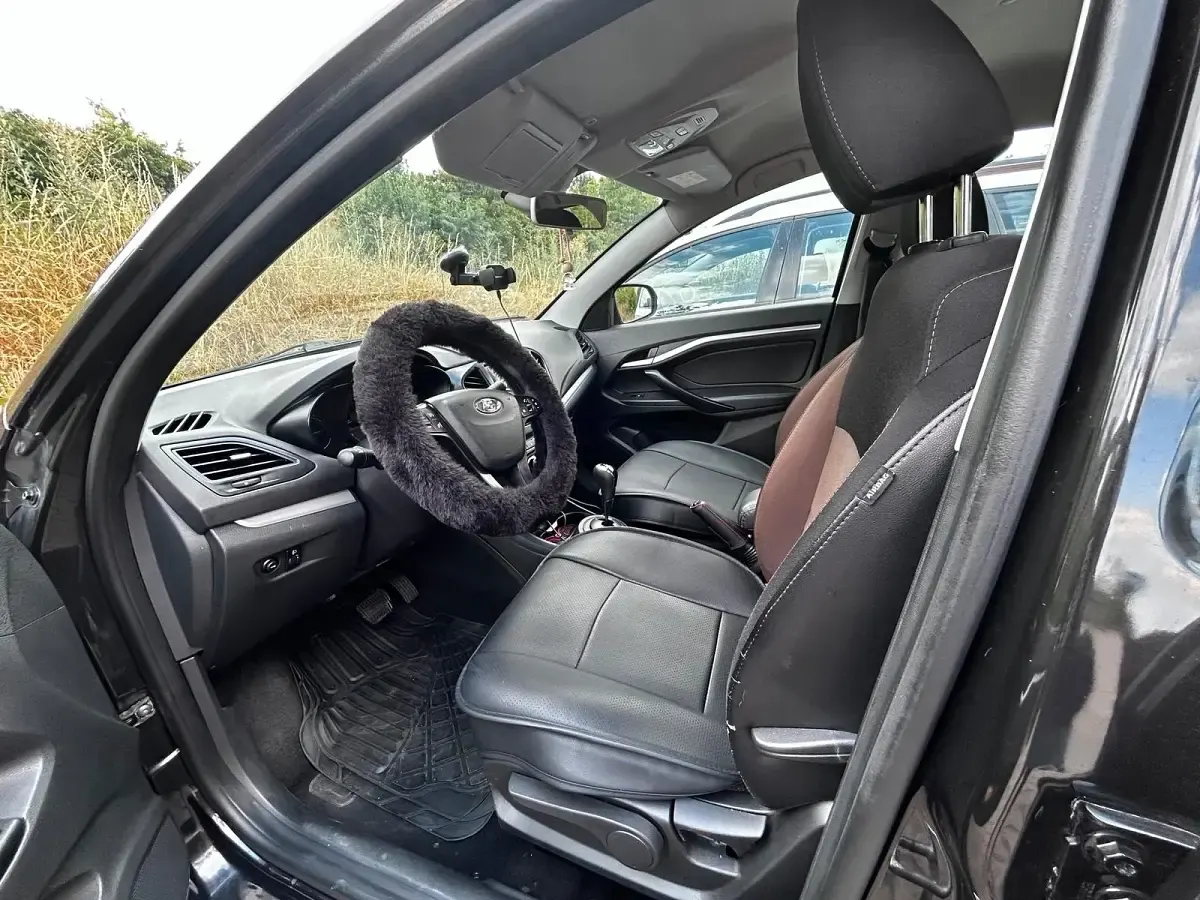 Gebraucht Lada Vesta 106 PS (77 kW) 2017 Schwarz Limousine