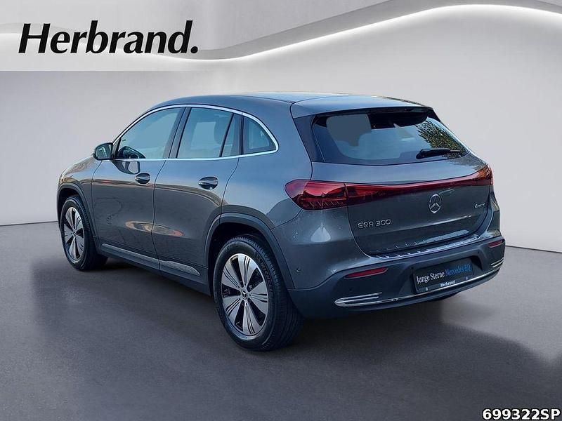Gebraucht Mercedes EQA300 Progressive 167 kW (228 PS) 2025 Metalliclack mountaingrau SUV
