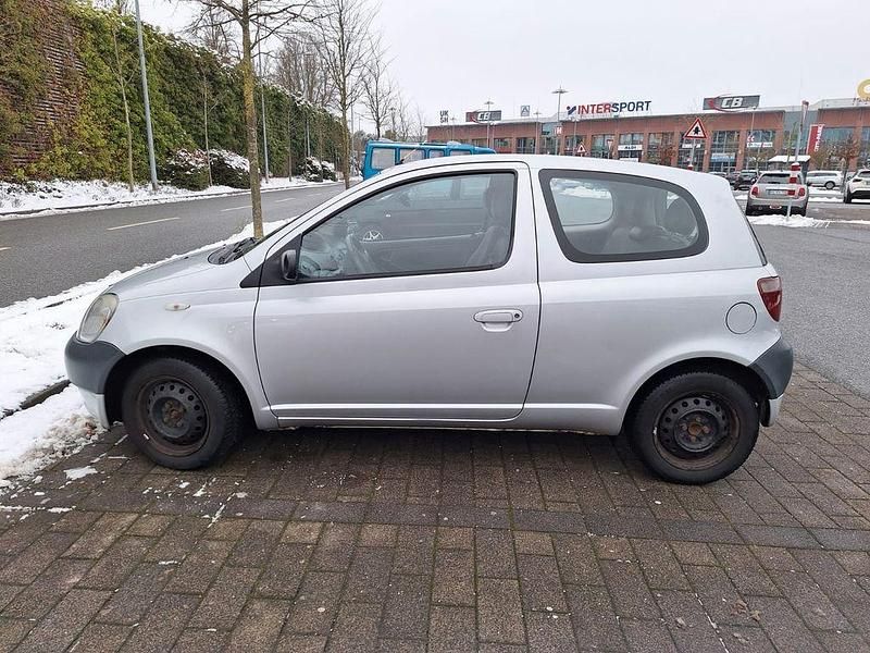 Gebraucht Toyota Yaris 68 PS (50 kW) 2000 Silber Limousine