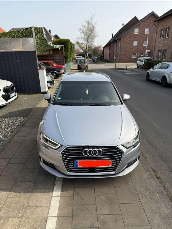 Gebraucht Audi e-tron Sport 204 PS (150 kW) 2019 Silber SUV