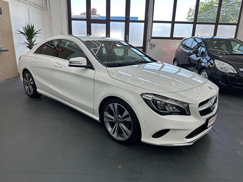 Gebraucht Mercedes CLA180 Urban 122 PS (89 kW) 2018 Weiß Limousine