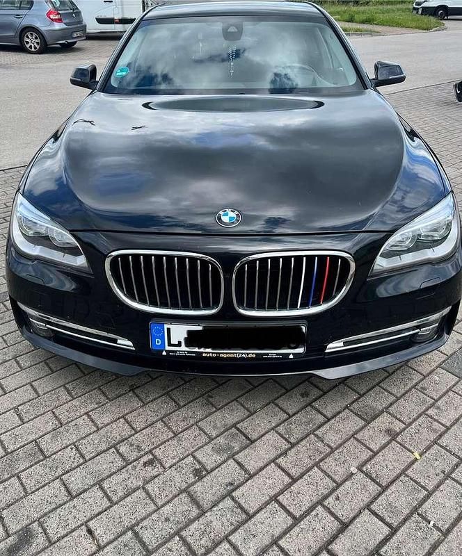 Gebraucht 2012 BMW 750 Limousine | 17.777 € (Fairer Preis) - Bild 1/4