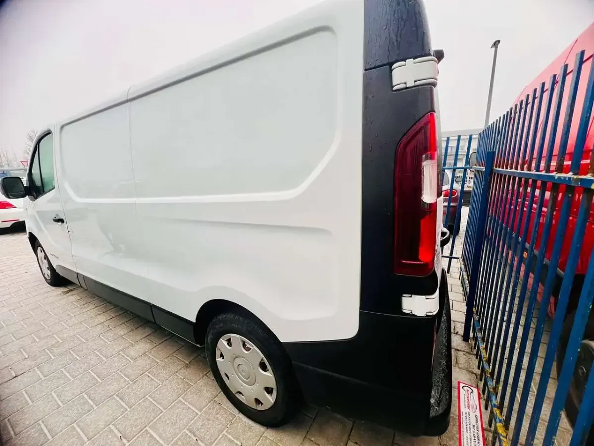 Gebraucht Renault Trafic Komfort 145 PS (106 kW) 2016 Gletscherweiss Van / Kleinbus