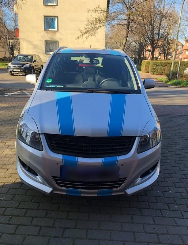 Gebraucht Opel Zafira Innovation 125 PS (91 kW) 2011 Silber Van / Kleinbus