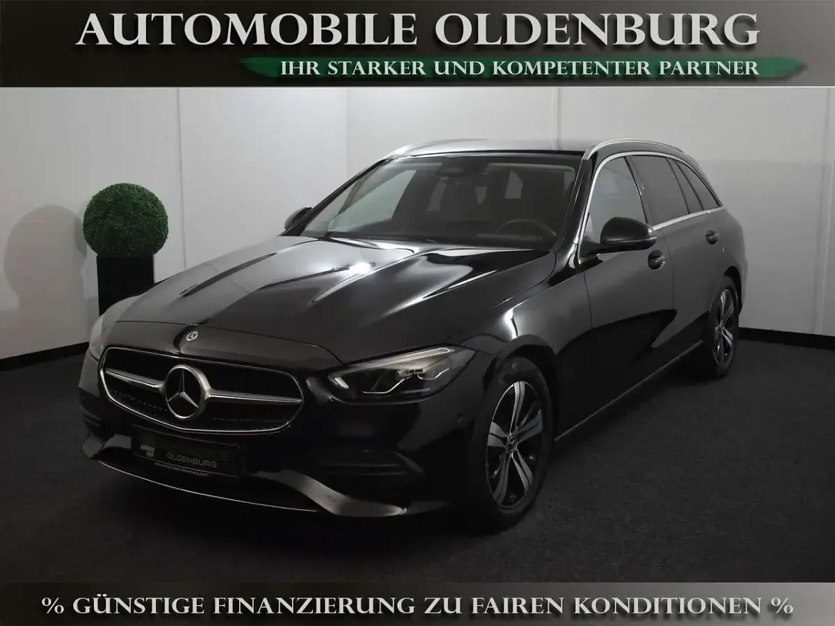 Gebraucht Mercedes C200 Avantgarde 163 PS (119 kW) 2023 Schwarz Limousine