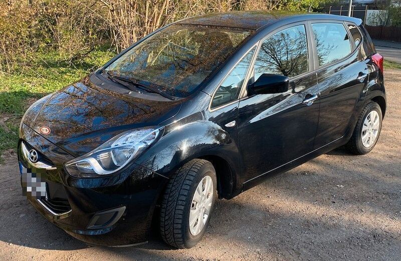 Schwarz Gebraucht 2014 Hyundai ix20 Edition Van / Kleinbus | 10.499 € (Guter Preis) - Bild 1/4