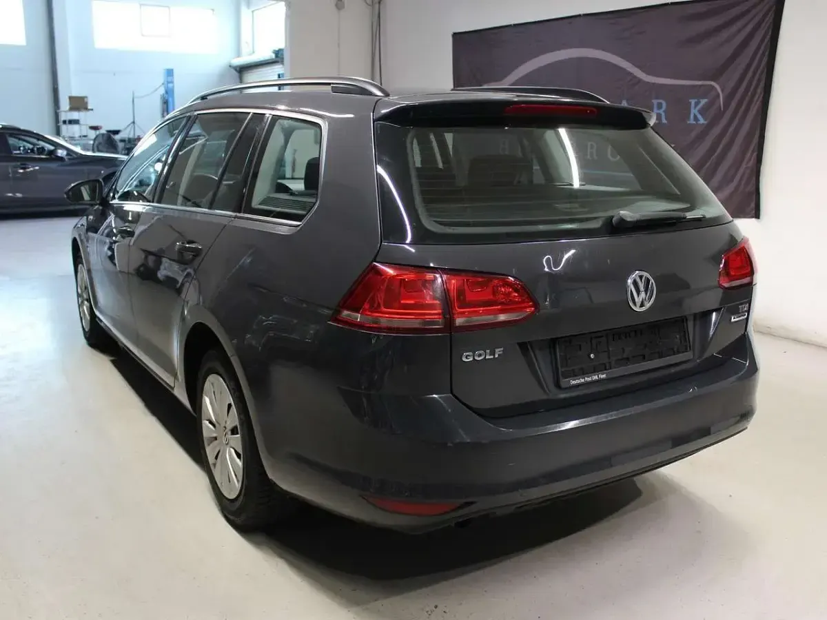 Gebraucht VW Golf VII Trendline 110 PS (80 kW) 2016 Uranograu Kombi