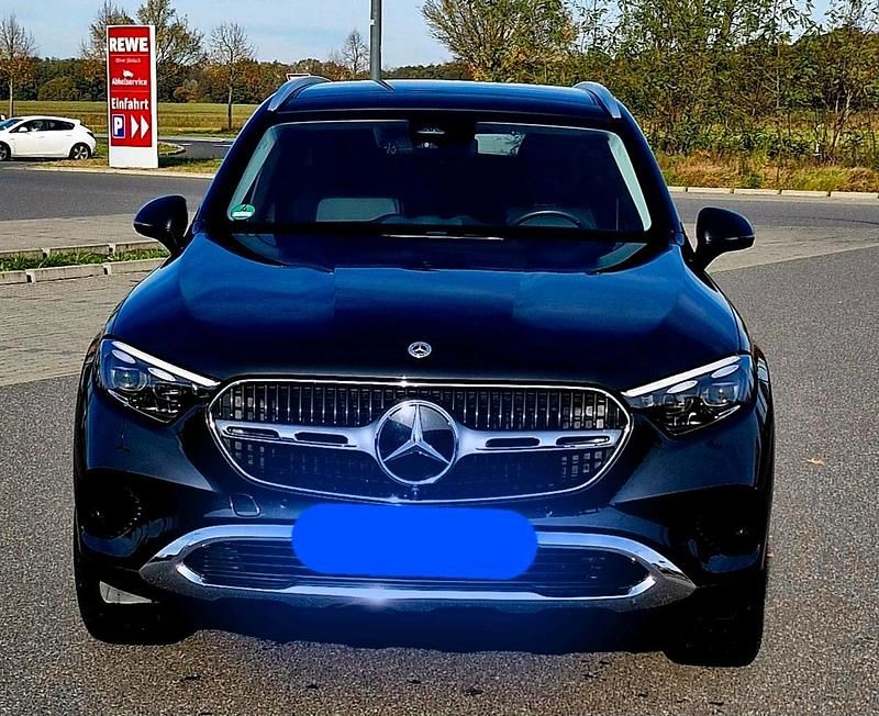 Andere farben Gebraucht 2024 Mercedes GLC300 SUV | 61.000 € - Bild 1/4